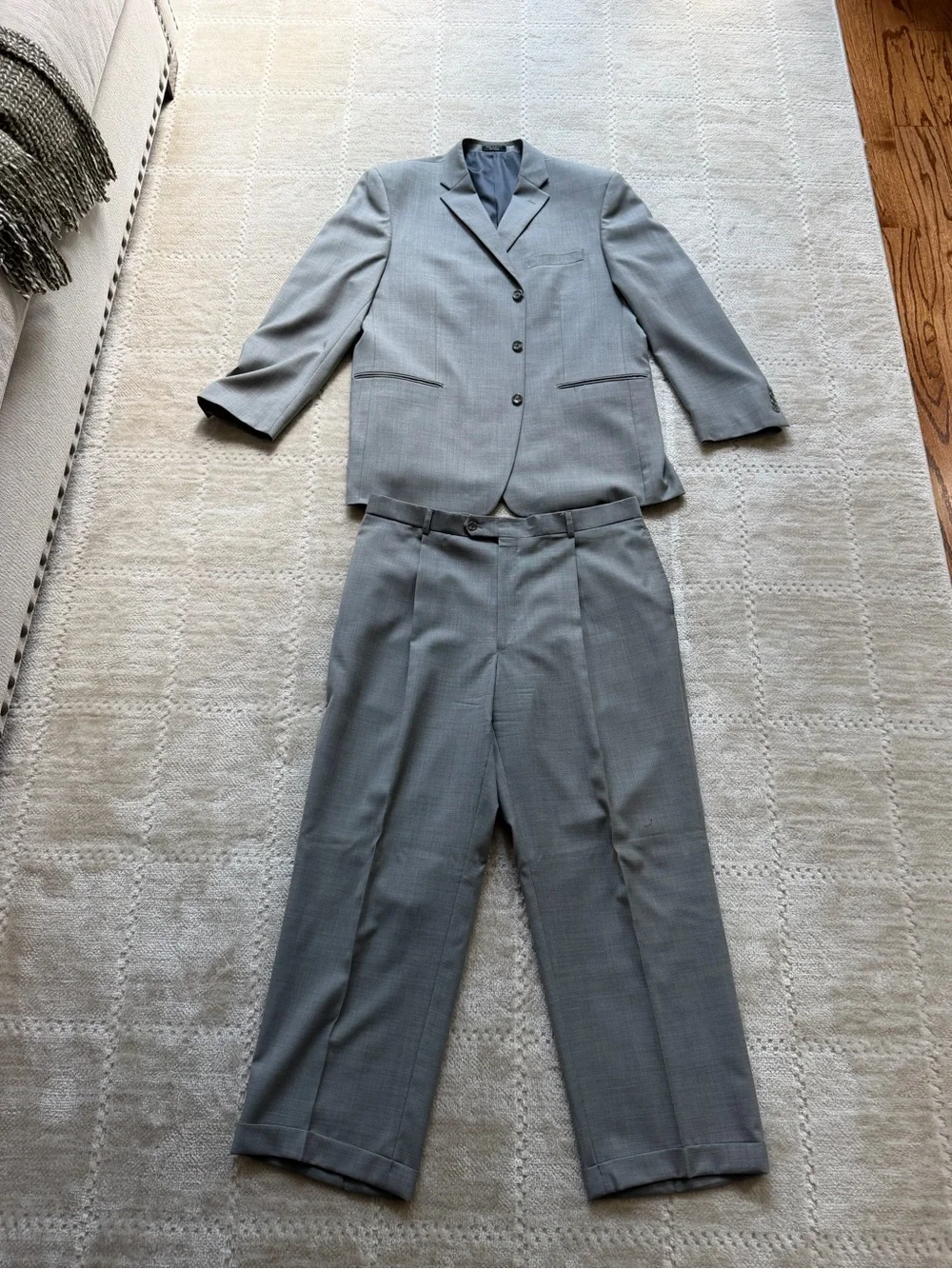 Men's Light Gray Three-Button Suit Blazer